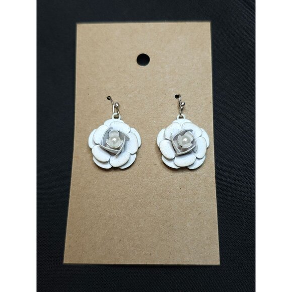 White Floral Drop Earrings With Faux Pearl Center Lightweight - Picture 3 of 7